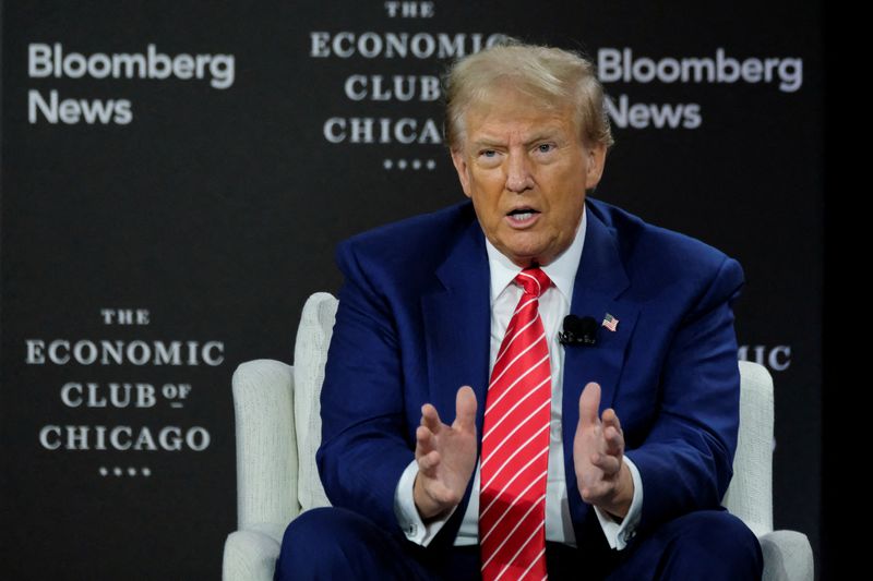 &copy; Reuters. Republican presidential nominee and former U.S. President Donald Trump speaks as he is interviewed by Bloomberg Editor-in-Chief John Micklethwait at the Economic Club of Chicago in Chicago, Illinois, U.S. October 15, 2024.  REUTERS/Joel Angel Juarez