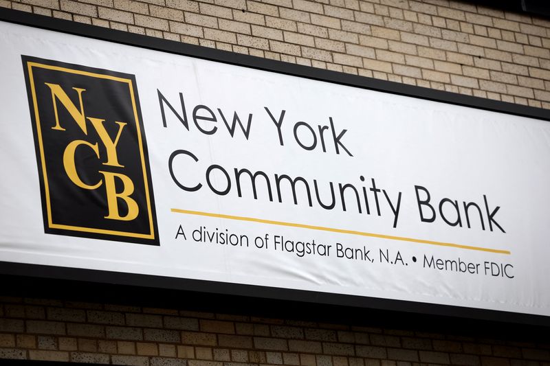 © Reuters. A sign is pictured above a branch of the New York Community Bank in Yonkers, New York, U.S., January 31, 2024. REUTERS/Mike Segar/ File Photo