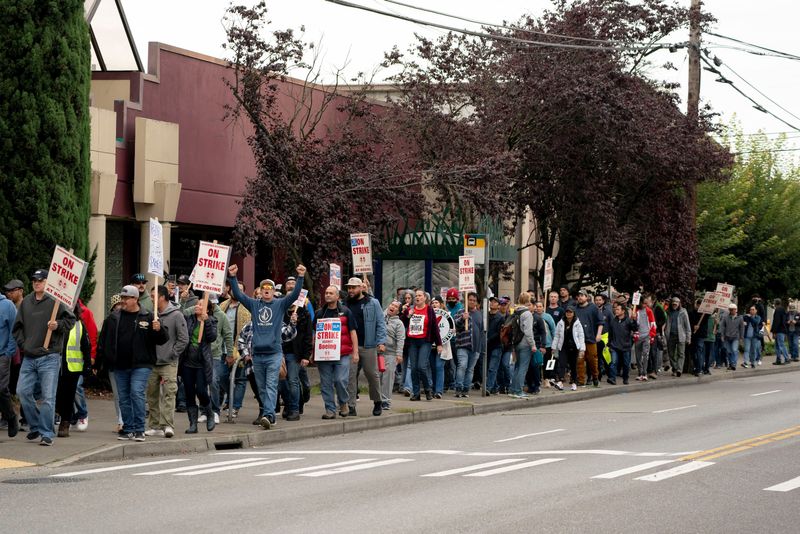 Hundreds Of Boeing Workers Rally In Seattle As Strike Enters Second ...