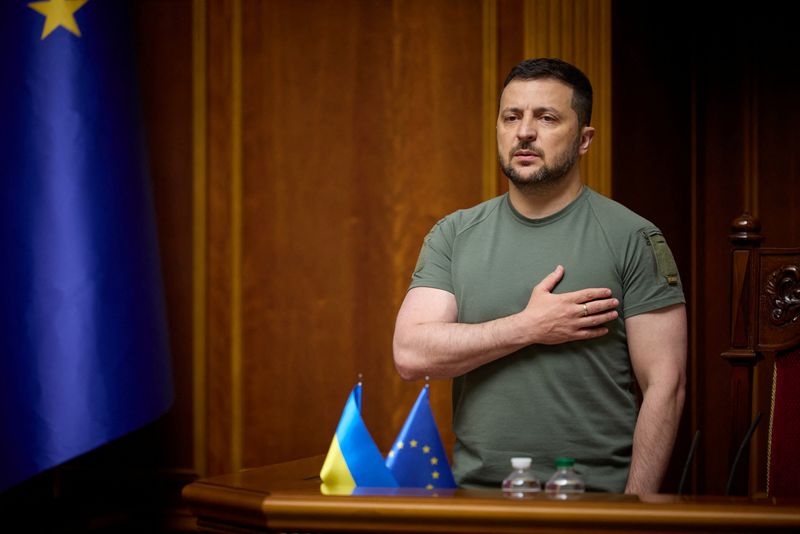 &copy; Reuters. Ukraine's President Volodymyr Zelenskiy sings a national anthem during a session of the Ukrainian parliament dedicated the Constitution Day, amid Russia's attack on Ukraine, in Kyiv, Ukraine June 28, 2023. Ukrainian Presidential Press Service/Handout via 