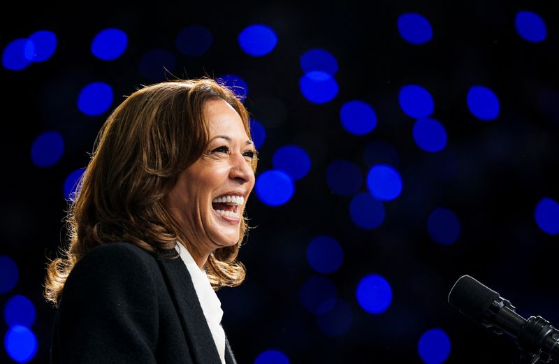 © Reuters. FILE PHOTO: Democratic presidential nominee U.S. Vice President Kamala Harris reacts at a campaign rally at East Carolina University, in Greenville, North Carolina, U.S., October 13, 2024. REUTERS/Jonathan Drake/File Photo