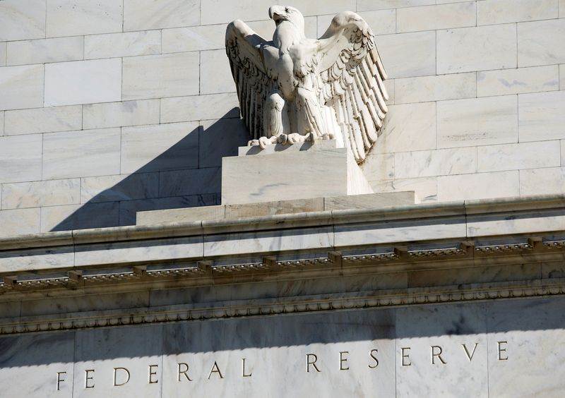 © Reuters. The Federal Reserve Building stands in Washington April 3, 2012. REUTERS/Joshua Roberts/File Photo