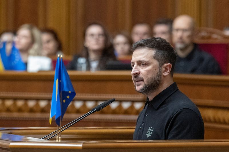 &copy; Reuters. Presidente da Ucrânia, Volodymyr Zelenskiy durante discurso ao Parlamento ucraniano em Kievn16/10/2024 REUTERS/Andrii Nesterenko