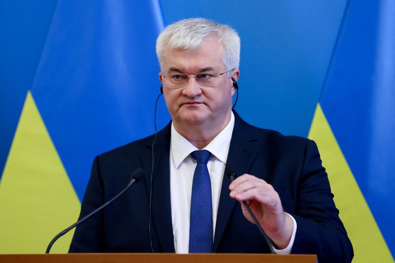 © Reuters. FILE PHOTO: Ukraine's Foreign Minister Andrii Sybiha attends a joint press conference with Hungary's Foreign Minister Peter Szijjarto (not pictured), in Budapest, Hungary September 30, 2024. REUTERS/Bernadett Szabo/File Photo