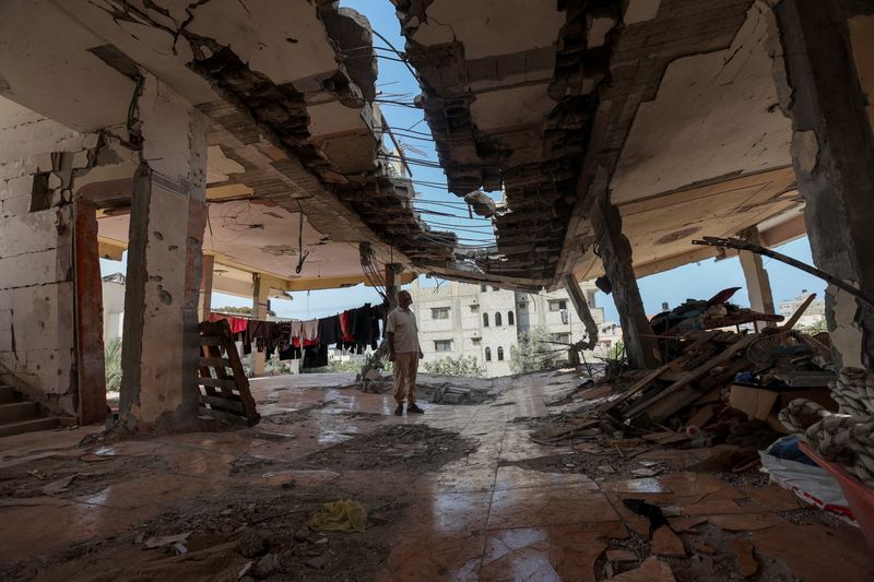 &copy; Reuters. Palestinian Ahmed Mosran, whose son Yamen took his first polio vaccine in September and was killed in an Israeli strike before taking his second dosage, views the damage at his in-laws' house in Nuseirat in the central Gaza Strip, October 15, 2024. REUTER