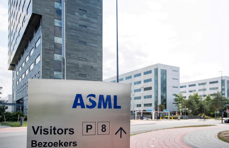 &copy; Reuters. FILE PHOTO: ASML headquarters is seen in Veldhoven, Netherlands August 30, 2018. REUTERS/Piroschka van de Wouw/File Photo