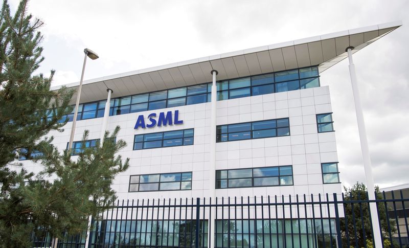 © Reuters. ASML building is seen near the headquarters in Veldhoven, Netherlands August 30, 2018. REUTERS/Piroschka van de Wouw/File Photo