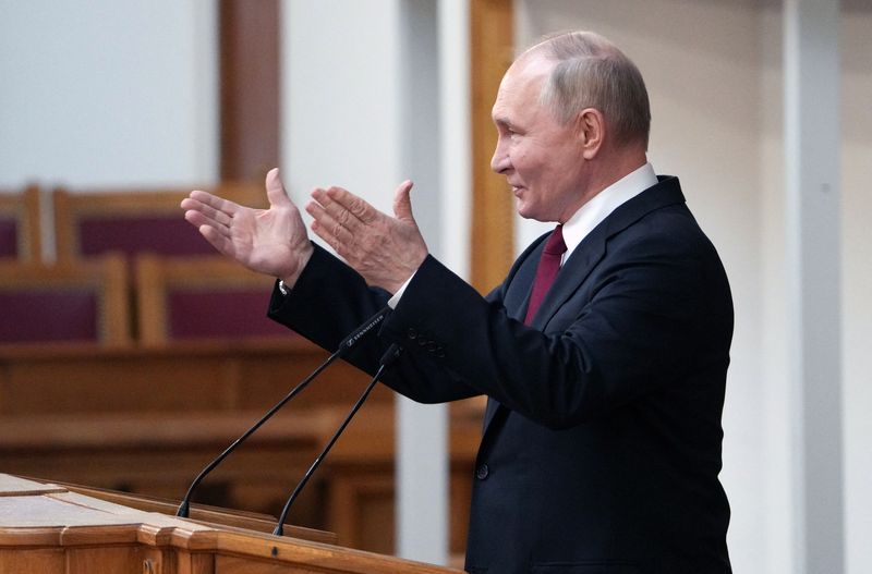 &copy; Reuters. FILE PHOTO: Russian President Vladimir Putin speaks at the BRICS Parliamentary Forum in Saint Petersburg, Russia July 11, 2024.  Alexander Vilf/Host Photo Agency BRICS-RUSSIA2024.RU/Handout via REUTERS/File Photo