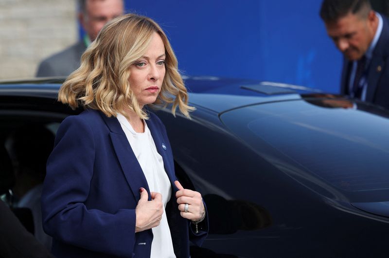 &copy; Reuters. La premier Giorgia Meloni in arrivo a un summit a Pafos, in Cipro. REUTERS/Yiannis Kourtoglou