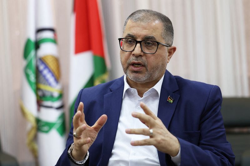 © Reuters. Basem Naim, a senior Hamas official in Gaza, speaks during an interview with Reuters in Istanbul, Turkey, October 16, 2024. REUTERS/Murad Sezer