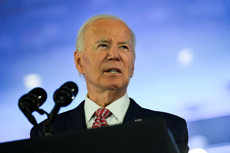 © Reuters. FILE PHOTO: U.S. President Joe Biden speaks at the Philadelphia Democratic City Committee Autumn Dinner in Philadelphia, Pennsylvania, U.S., October 15, 2024. REUTERS/Annabelle Gordon/File Photo