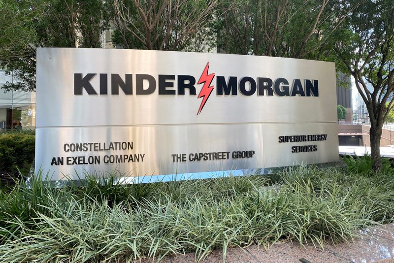 Kinder Morgan misses quarterly profit estimates on weak prices, crude volumes