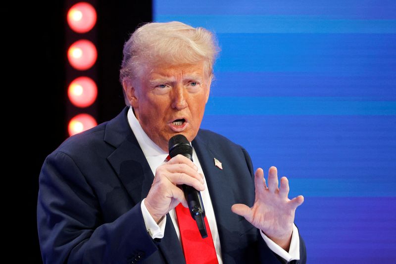 &copy; Reuters. Republican presidential nominee and former U.S. President Donald Trump speaks as he participates in a town hall presented by Spanish-language network Univision, in Doral, Florida, U.S., October 16, 2024. REUTERS/Marco Bello