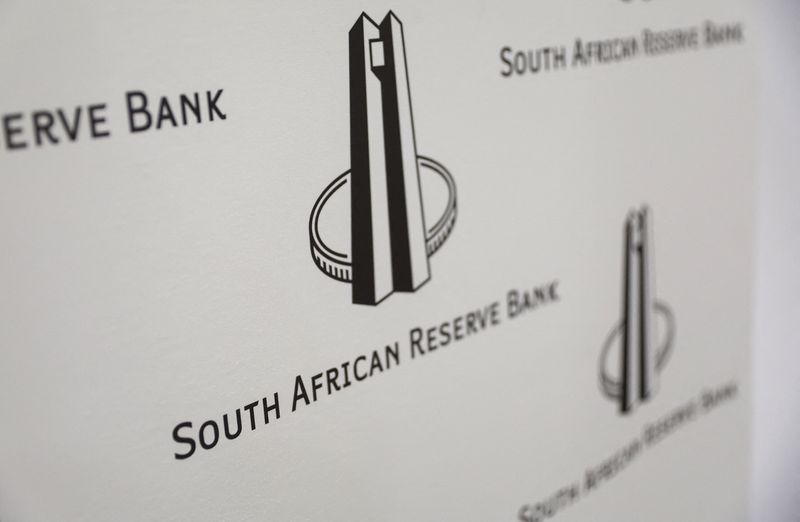 © Reuters. A view shows the logo of South Africa's central reserve bank, at the reserve bank offices in Pretoria, South Africa, January 26, 2023. REUTERS/Siphiwe Sibeko/File Photp