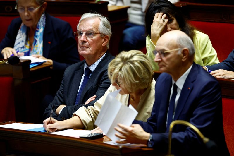 © Reuters. FILE PHOTO: French Prime Minister Michel Barnier, Junior Minister of Relations with the Parliament Nathalie Delattre and Justice Minister Didier Migaud attend the questions to the government session at the National Assembly in Paris, France, October 16, 2024. REUTERS/Sarah Meyssonnier/File Photo