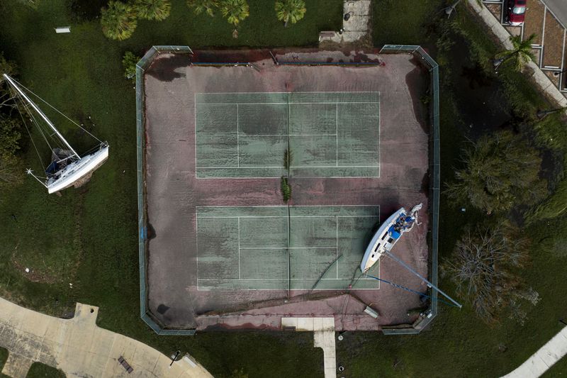 © Reuters. FILE PHOTO: A drone view shows a boat resting in a tennis court after it was washed ashore when Hurricane Milton passed through the area, in Punta Gorda, Florida, U.S., October 10, 2024. REUTERS/Ricardo Arduengo/File Photo