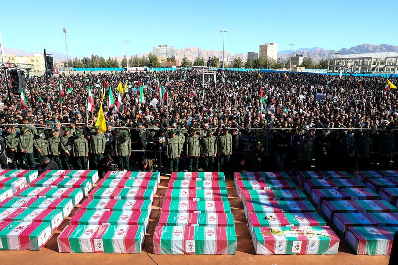 © Reuters. FILE PHOTO: People attend the funeral ceremony of the casualties of the Islamic State attack in Kerman, Iran, January 5, 2024. Iran's Presidency/WANA (West Asia News Agency)/Handout via REUTERS/File Photo