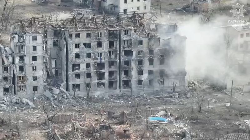 © Reuters. FILE PHOTO: A drone view shows a damaged building in the aftermath of a strike, amid Russia's attack on Ukraine, in Toretsk, Ukraine, October 15, 2024, in this still image obtained from a video. Patrol Police of Ukraine/Handout via REUTERS/File Photo