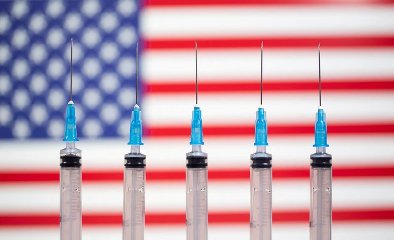 &copy; Reuters. FILE PHOTO: Syringes are seen in front of a displayed U.S. flag in this illustration taken November 10, 2020. REUTERS/Dado Ruvic/Illustration/File Photo