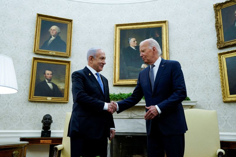 © Reuters. FILE PHOTO: U.S. President Joe Biden meets with Israeli Prime Minister Benjamin Netanyahu in the Oval Office at the White House in Washington, U.S., July 25, 2024. REUTERS/Elizabeth Frantz/File Photo