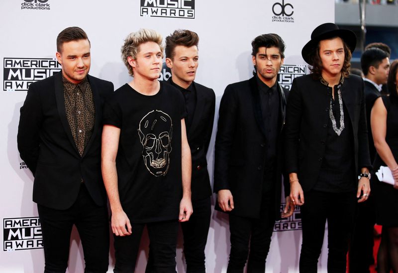 ©Reuters. FILE PHOTO: One Direction arrives at the 42nd American Music Awards in Los Angeles, California, November 23, 2014. REUTERS/Danny Moloshok/File Photo