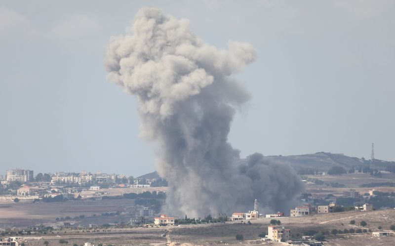 &copy; Reuters. Fumaça em Nabatieh vista de Marjayoun, perto da fronteira do Líbano com Israeln 17/10/2024    REUTERS/Karamallah Daher