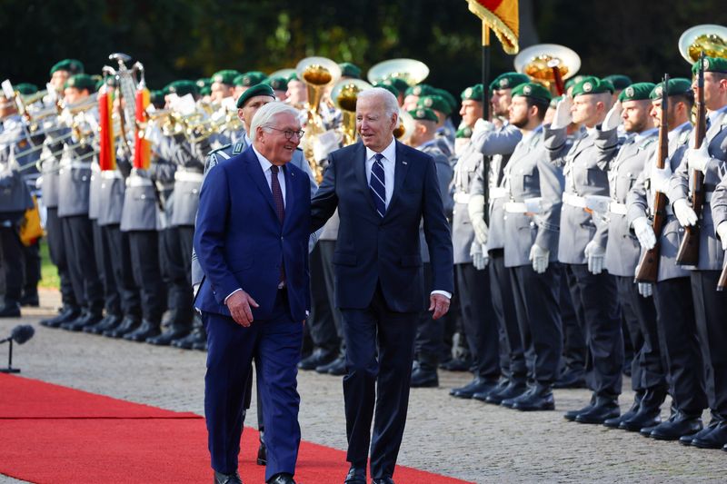 &copy; Reuters. Presidente alemão Frank-Walter Steinmeier e Joe Biden em Berlimn 18/10/2024   REUTERS/Fabrizio Bensch