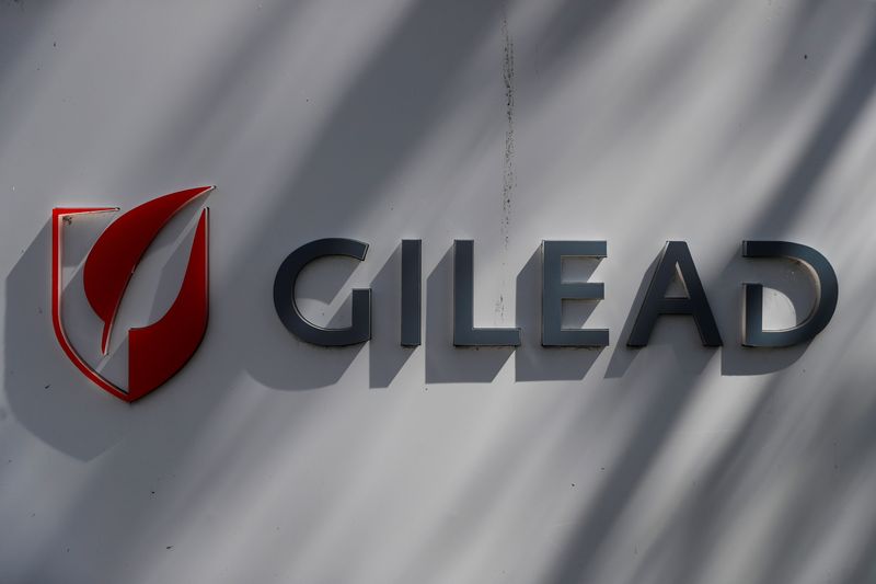 ©Reuters. FILE PHOTO: Gilead Sciences, Inc. logo is seen outside the company's headquarters in Foster City, California, U.S., May 1, 2018. REUTERS/Stephen Lam/File Photo