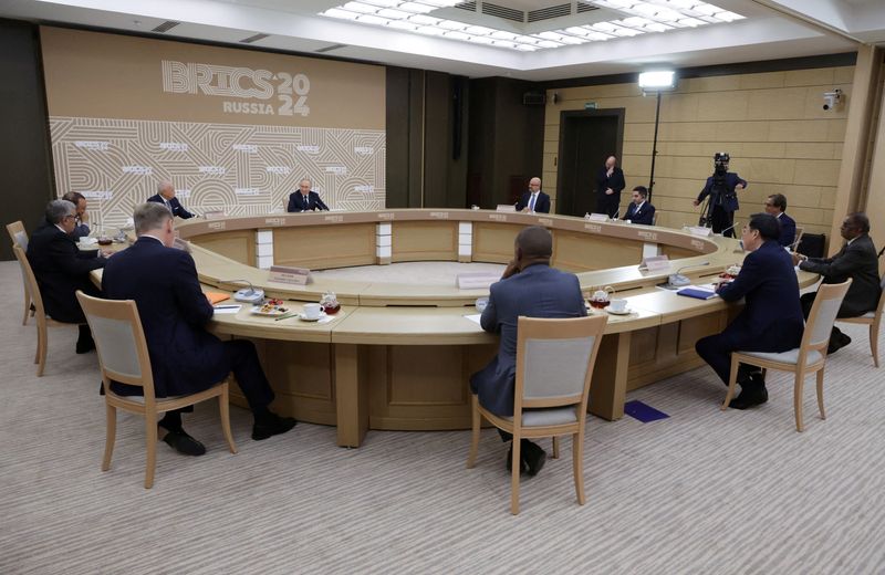 &copy; Reuters. Presidente da Rússia, Vladimir Putin, dá entrevista a representantes de veículos de imprensa de países dos Brics, na Região de Moscou, Rússian18/10/2024nSputnik/Vyacheslav Prokofyev/Pool via REUTERS 