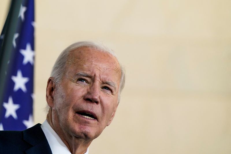 &copy; Reuters. Il presidente degli Stati Uniti Joe Biden rilascia una dichiarazione con il cancelliere tedesco Olaf Scholz alla Cancelleria di Berlino, Germania, 18 ottobre 2024. REUTERS/Elizabeth Frantz