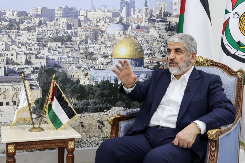 &copy; Reuters. FILE PHOTO: Former Hamas chief Khaled Meshaal speaks during an interview with Reuters in Doha, Qatar, October 5, 2024. REUTERS/Ibraheem Abu Mustafa/File Photo