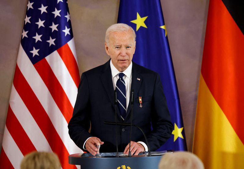 © Reuters. U.S. President Joe Biden speaks during a ceremony to award him Germany's highest honour, the Grand Cross of the Order of Merit for special achievements, by President Frank-Walter Steinmeier (not pictured) at Bellevue Palace in Berlin, Germany, October 18, 2024. REUTERS/Axel Schmidt