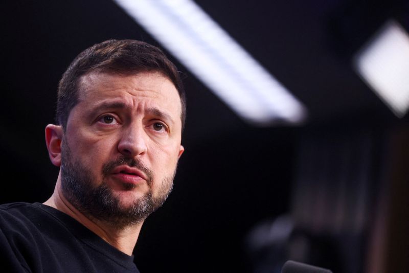 &copy; Reuters. FILE PHOTO: Ukraine's President Volodymyr Zelenskiy attends a press conference during a European Union leaders summit in Brussels, Belgium October 17, 2024. REUTERS/Johanna Geron/File Photo