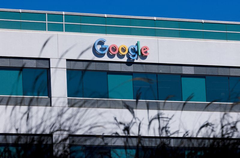 © Reuters. FILE PHOTO: The logo of Google LLC is shown on a building in San Diego, California, U.S., October 9, 2024. REUTERS/Mike Blake/File Photo