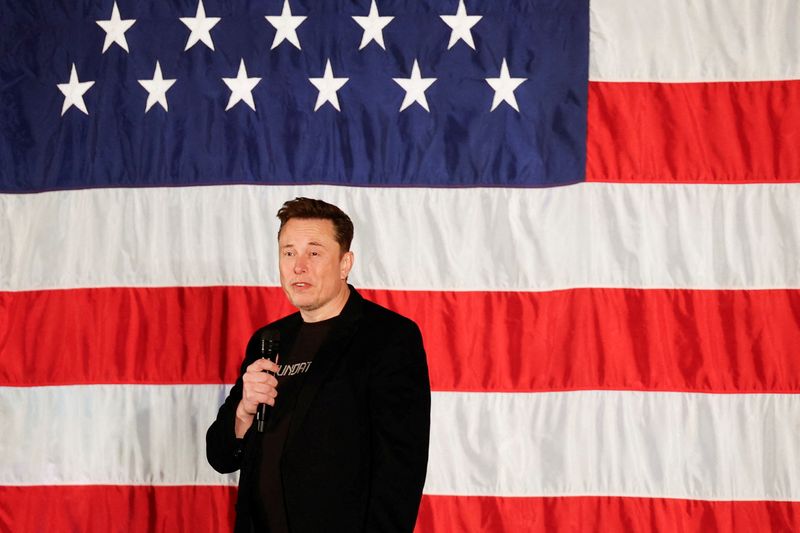 &copy; Reuters. FILE PHOTO: Tesla CEO and X owner Elon Musk, who supports Republican presidential nominee former U.S. President Donald Trump, speaks about voting during an America PAC Town Hall in Folsom, Pennsylvania, U.S., October 17, 2024. REUTERS/Rachel Wisniewski/Fi