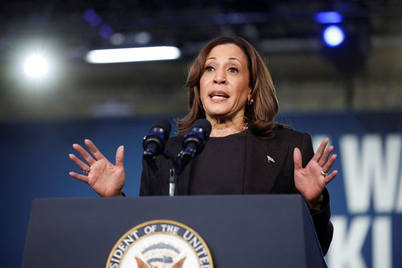 &copy; Reuters. Democratic presidential nominee U.S. Vice President Kamala Harris speaks during a campaign event in Waterford, Michigan, U.S. October 18, 2024. REUTERS/Rebecca Cook