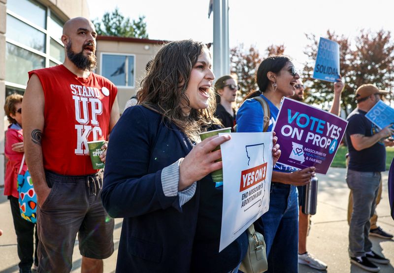 &copy; Reuters. Rachel Sweet, campaign manager for Missourians for Constitutional Freedom, joins a rally at a local UAW office in support of Amendment 3, which would establish a constitutional right to abortion if passed in November, in Kansas City, Missouri, U.S., Octob