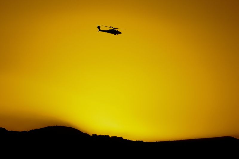 © Reuters. Israeli Apache attack helicopter, Nahariya, Israel, October 19, 2024. REUTERS/Gonzalo Fuentes