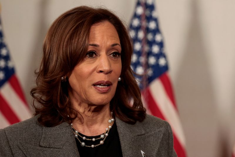 © Reuters. Democratic presidential nominee U.S. Vice President Kamala Harris attends a campaign event in Detroit, Michigan, U.S., October 19, 2024. REUTERS/Rebecca Cook