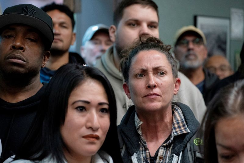 &copy; Reuters. Boeing workers, Seattle, October 15, 2024. REUTERS/David Ryder