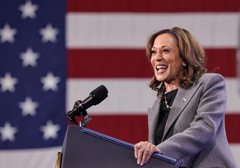 &copy; Reuters. Democratic presidential nominee U.S. Vice President Kamala Harris reacts as she speaks during a campaign event in Atlanta, Georgia, U.S., October 19, 2024. REUTERS/Dustin Chambers