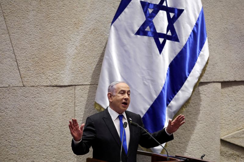 © Reuters. FILE PHOTO: Israeli Prime Minister Benjamin Netanyahu attends a discussion at the Israeli Parliament Knesset in Jerusalem July 17, 2024. REUTERS/Ronen Zvulun/File Photo