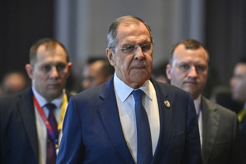 © Reuters. FILE PHOTO: Russia's Foreign Minister Sergey Lavrov arrives to attend the gala dinner during the 44th and 45th Association of Southeast Asian Nations (ASEAN) Summits in Vientiane, Laos on October 10, 2024. TANG CHHIN SOTHY/Pool via REUTERS/File Photo