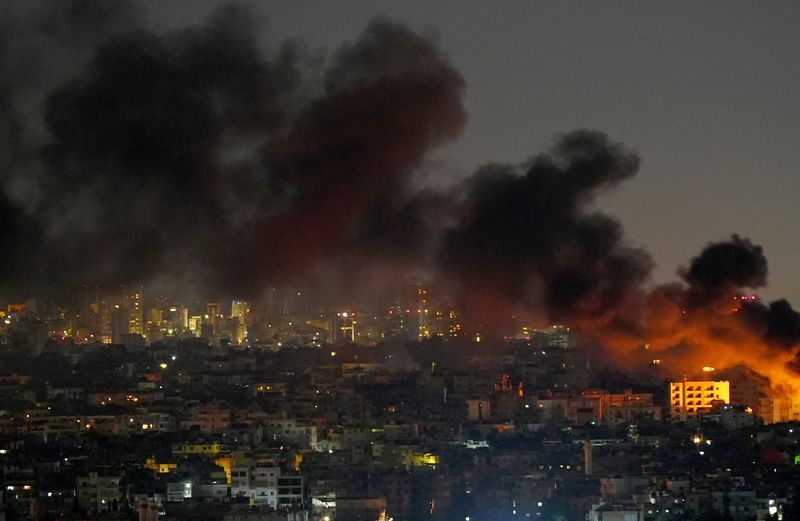 © Reuters. Beirut's southern suburbs, October 20, 2024. REUTERS/Mohammed Yassin