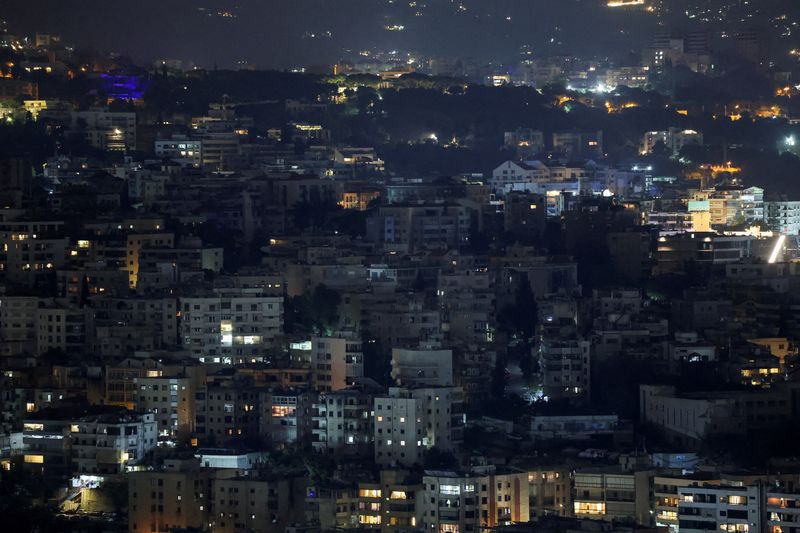 © Reuters. FILE PHOTO: A view of Beirut's southern suburbs, amid ongoing hostilities between Hezbollah and Israeli forces, as seen from Sin El Fil, Lebanon, October 6, 2024. REUTERS/Amr Abdallah Dalsh/File Photo