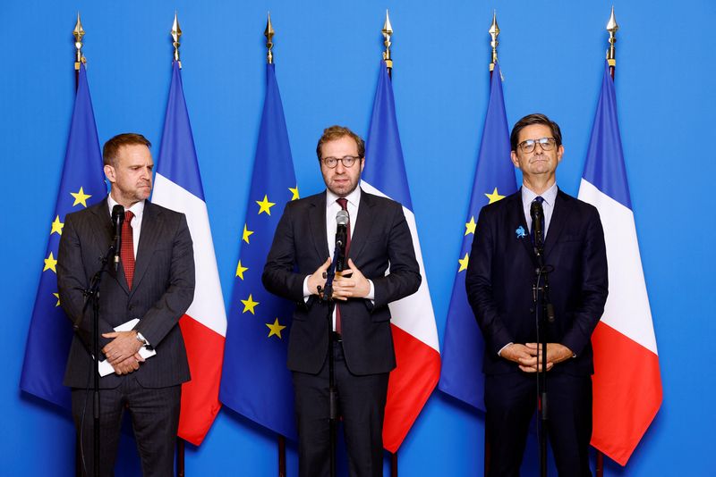 © Reuters. French Junior Minister for Industry Marc Ferracci, French Economy, Finance and Industry Minister Antoine Armand and Nicolas Dufourcq, Executive Director of Bpifrance (the French Public Investment Bank), attend a joint press conference on the government's role overseeing the planned sale of Sanofi's consumer health unit Opella to U.S. private equity firm Clayton Dubilier & Rice (CD&R), at the Bercy Finance Ministry in Paris, France, October 21, 2024. REUTERS/Stephanie Lecocq