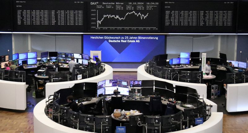 &copy; Reuters. The German share price index DAX graph is pictured at the stock exchange in Frankfurt, Germany, October 18, 2024.   REUTERS/Staff/ File Photo