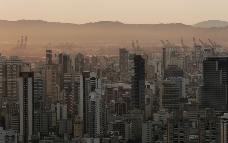 © Reuters. FILE PHOTO: Cranes are seen in the distance at Latin America's biggest container port in Santos, Sao Paulo state, Brazil, September 14, 2016.  REUTERS/Fernando Donasci/File Photo