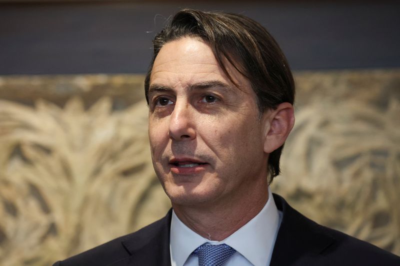 © Reuters. U.S. special envoy Amos Hochstein speaks during a press conference in Beirut, Lebanon October 21, 2024. REUTERS/Mohamed Azakir