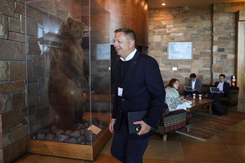 &copy; Reuters. Peter Kazimir, governatore della Banca nazionale della Slovacchia, partecipa a un incontro nel Parco nazionale di Teton, dove i leader finanziari di tutto il mondo si sono riuniti per il simposio economico di Jackson Hole, fuori Jackson, Wyoming, Stati Un